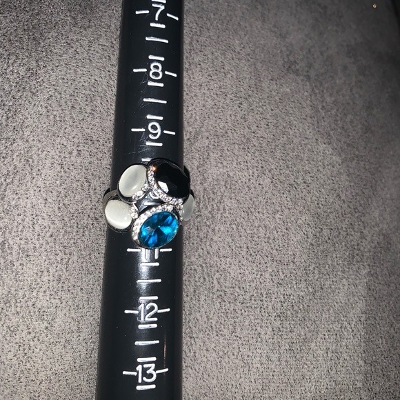 Costume jewelry ring silver colour with stones SZ 10 - Picture 2 of 4